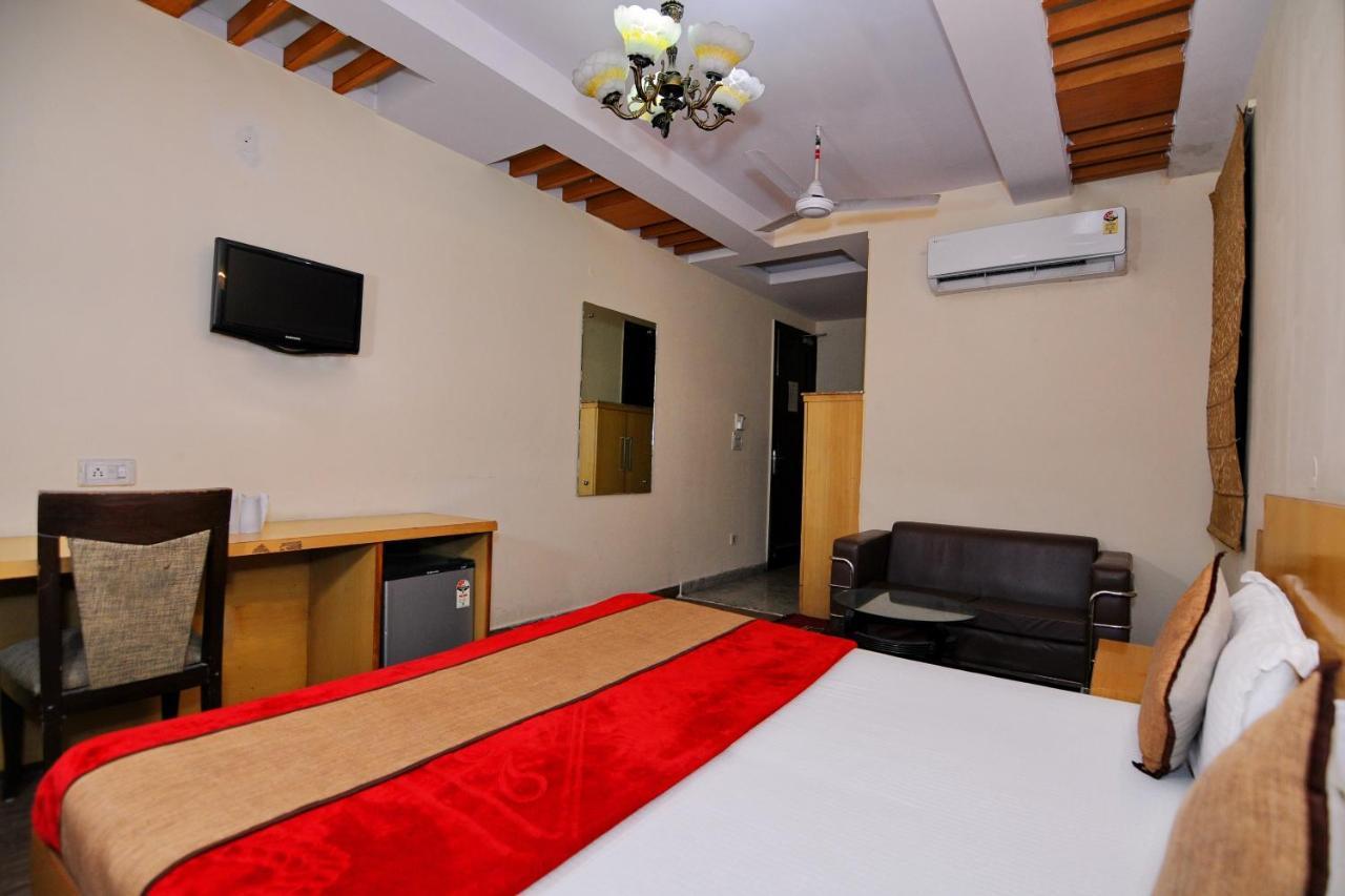 Hotel Tjs Grand Delhi  Exterior foto
