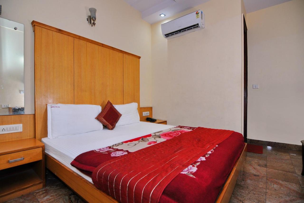 Hotel Tjs Grand Delhi  Exterior foto