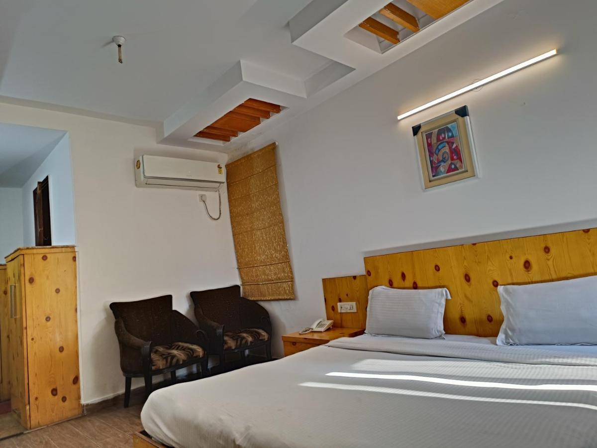 Hotel Tjs Grand Delhi  Exterior foto